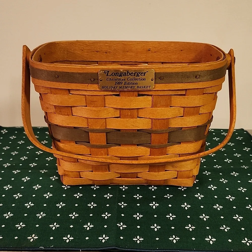 Longaberger 1989 Holiday Memory Basket